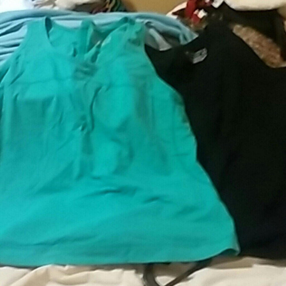 2 tank tops teal and black