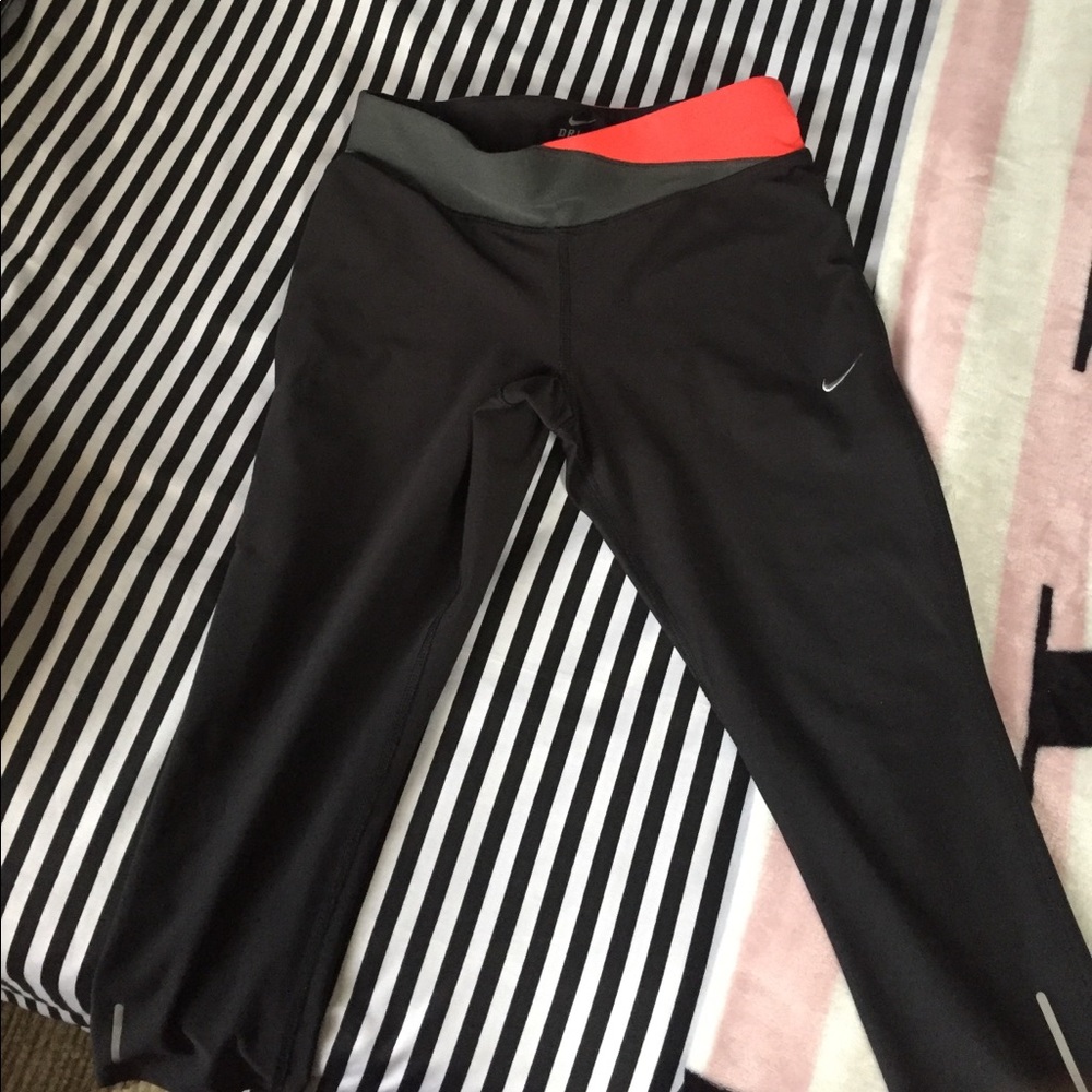 Capri gym pants only worn once. In great condition