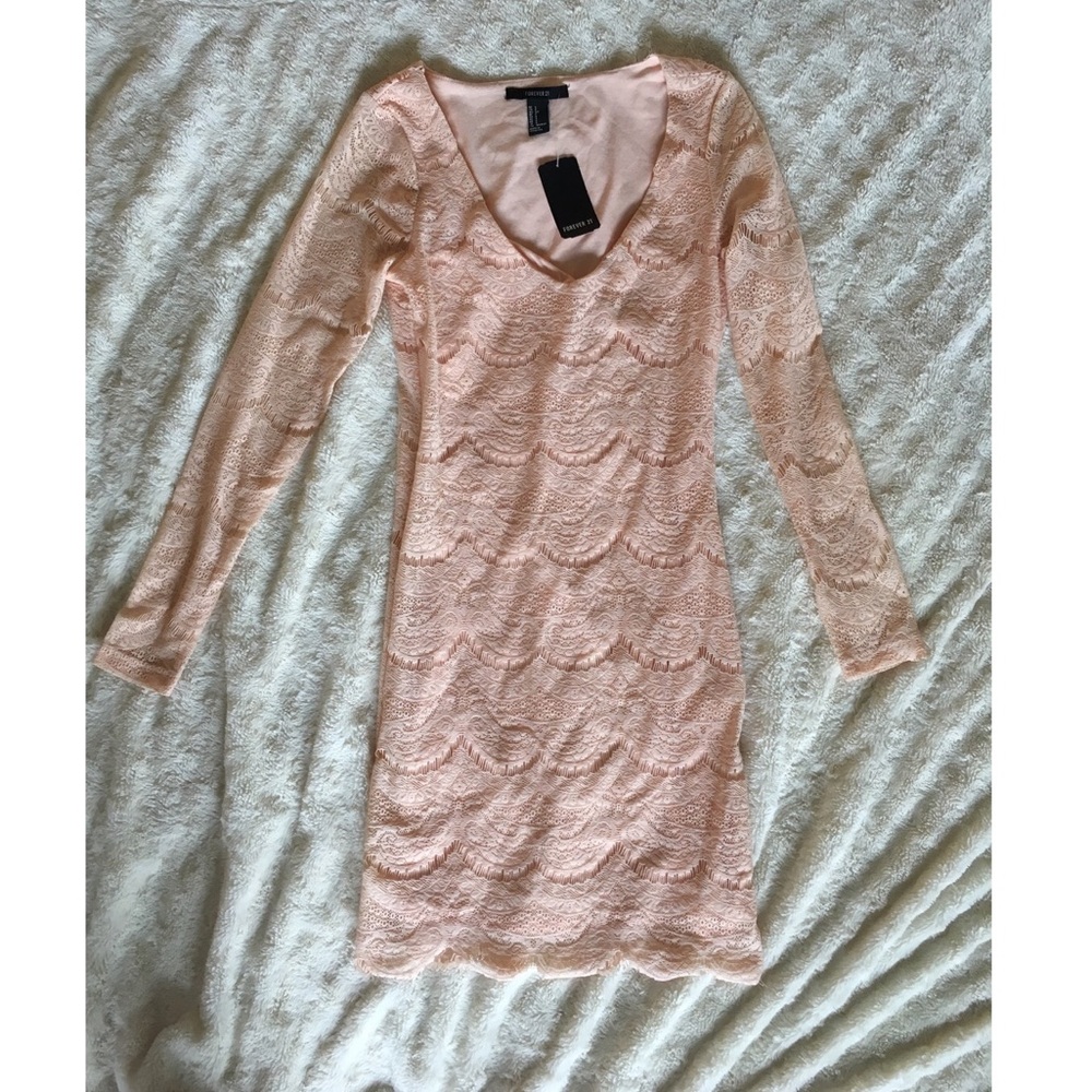 ⭐️ blush pink lace dress 👗 - Picture 2 of 5