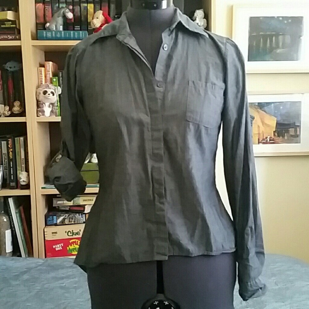 PRICE CUT! Grey button down with a little flair