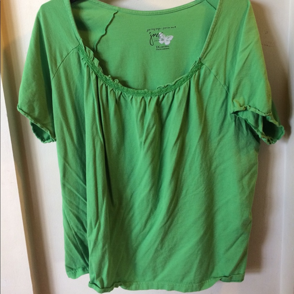 Green short sleeve shirt