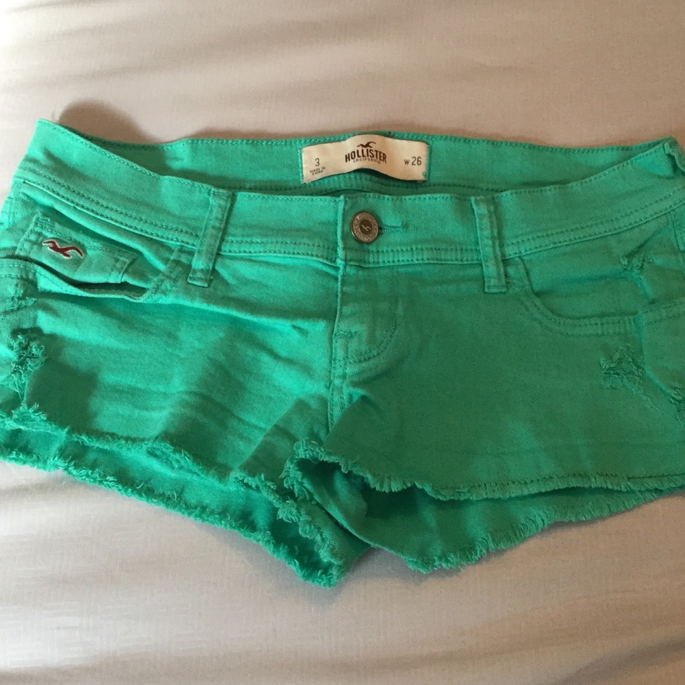 HOLLISTER MINT JEAN SHORTS!💚