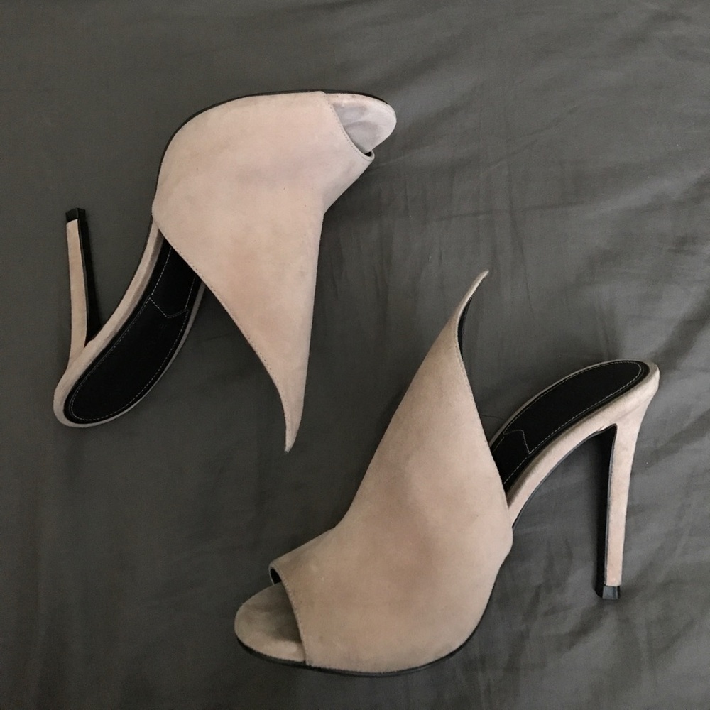 Kendyll and Kylie heel