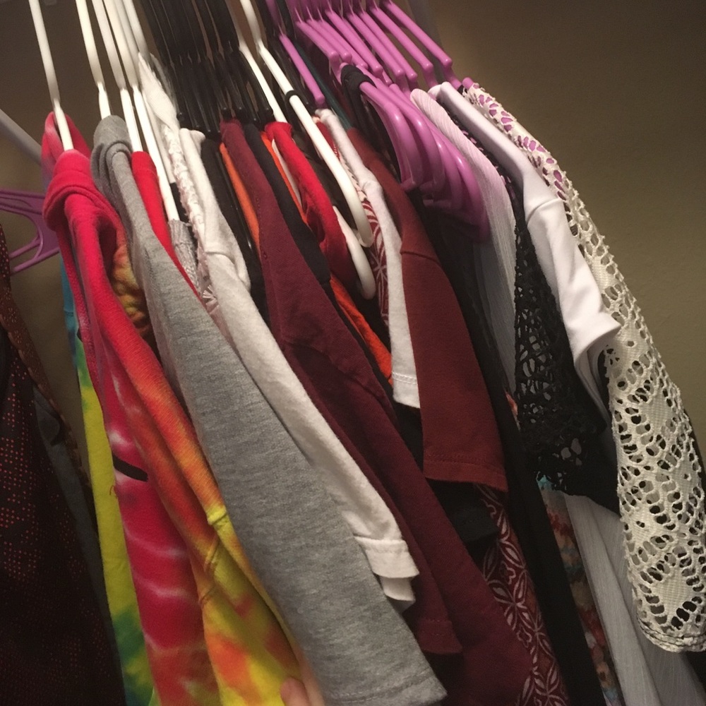 CLOTHING BUNDLE.JACKETS,TSHIRTS, TANKS,DRESS, ECT