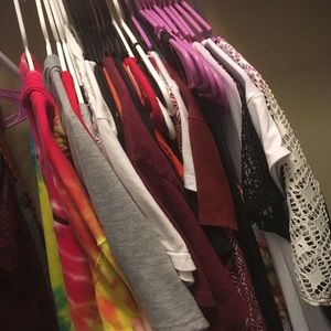 CLOTHING BUNDLE.JACKETS,TSHIRTS, TANKS,DRESS, ECT