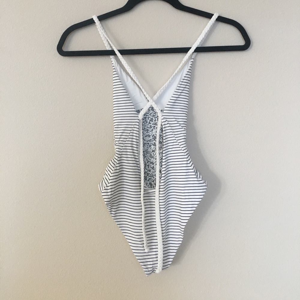 Frankie's Bikinis Poppy Crochet - Hamptons Print - Picture 5 of 5