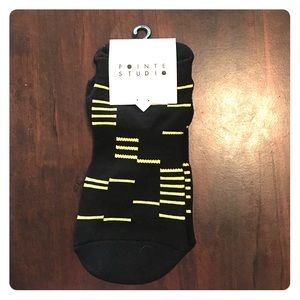 Pointe Studio Jett grip light socks