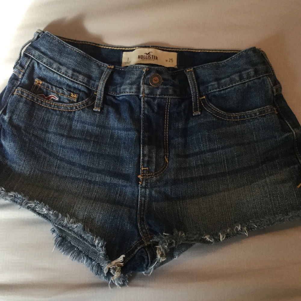 HOLLISTER HIGH-WAISTED JEAN SHORTS💙