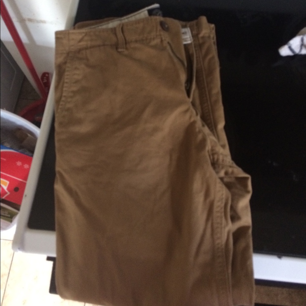 Men's American Eagle Khacki Pants.