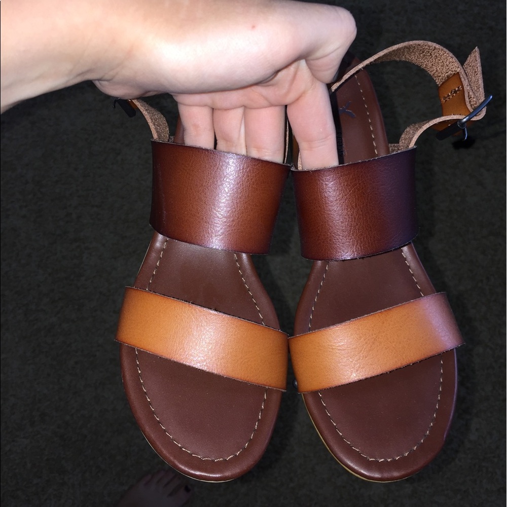 AE brown leather wedges