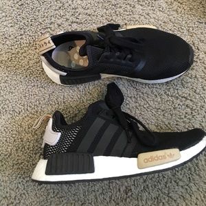 Black adidas nmds