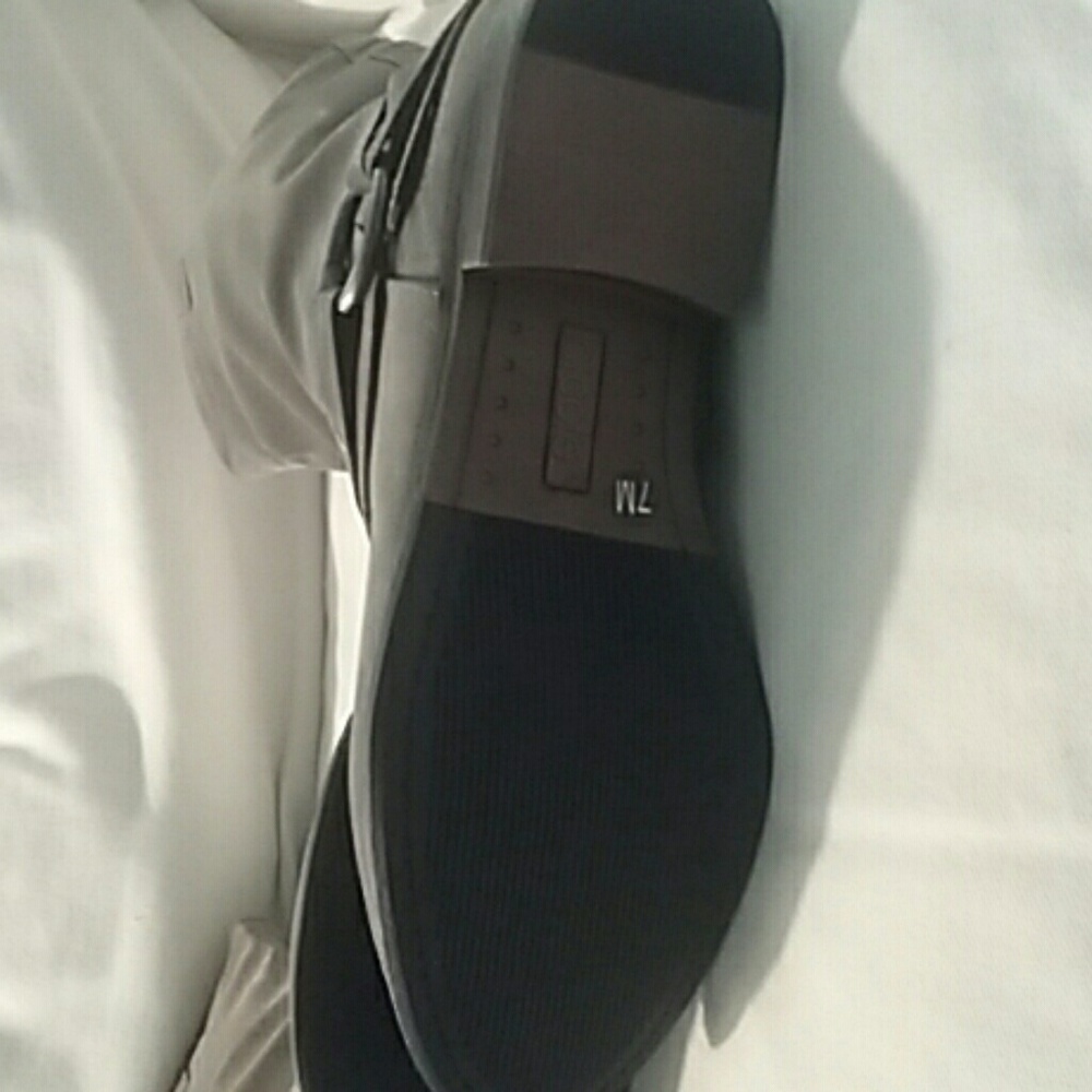 NWOT ...still in box Never worn grey pewter boots - Picture 3 of 4