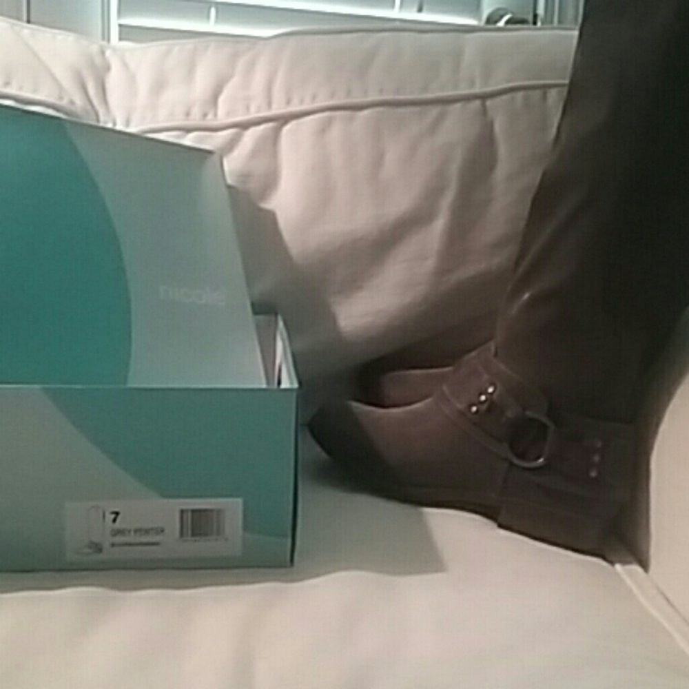 NWOT ...still in box Never worn grey pewter boots - Picture 4 of 4