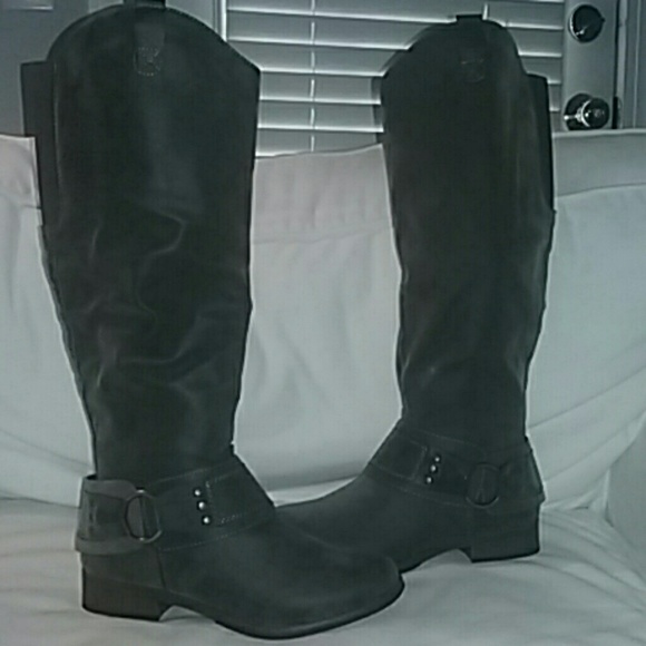nicole Shoes - NWOT ...still in box Never worn grey pewter boots