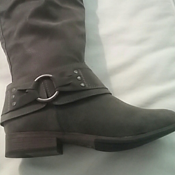 NWOT ...still in box Never worn grey pewter boots - Picture 2 of 4
