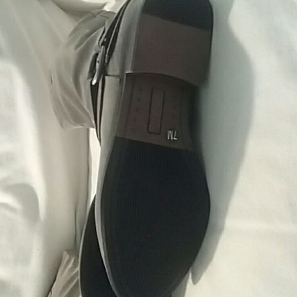 NWOT ...still in box Never worn grey pewter boots - Picture 3 of 4