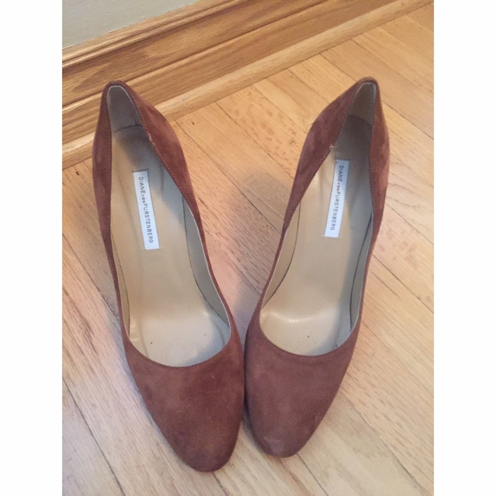 ❌sold ❌Diane Von Furstenberg Suede Heels size 10