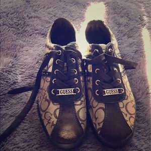 GUESS Sneakers
