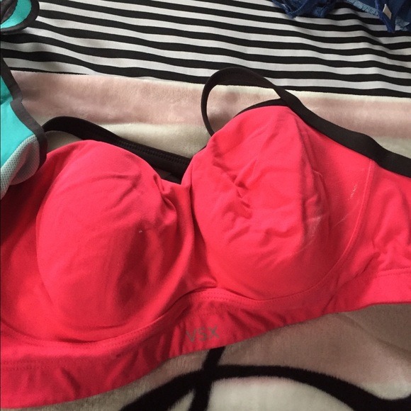 Sport bras - Picture 2 of 5