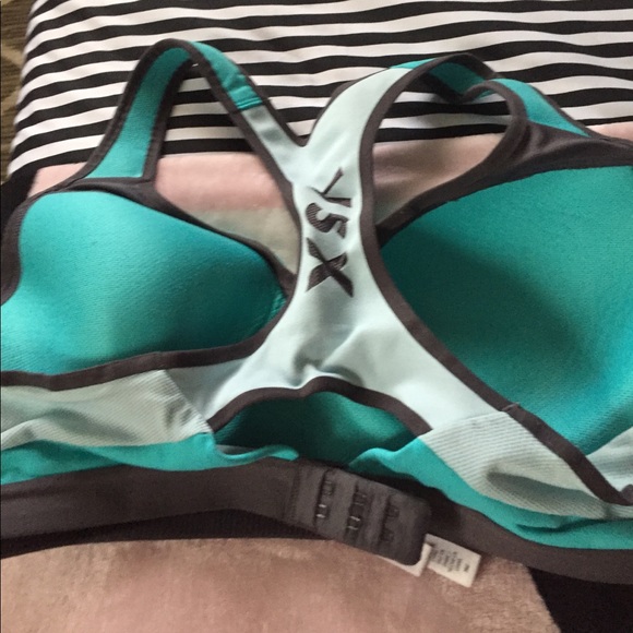 Sport bras - Picture 3 of 5