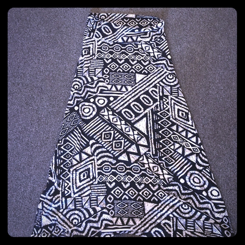 Free Kisses black and white tribal maxi skirt