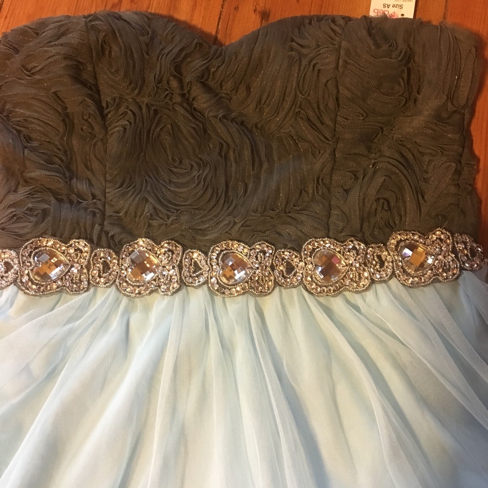 New short strapless dress. Perfect for homecoming! - Picture 3 of 3