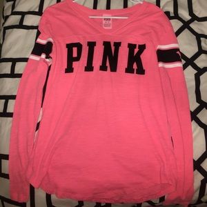 VS pink tee xsmall