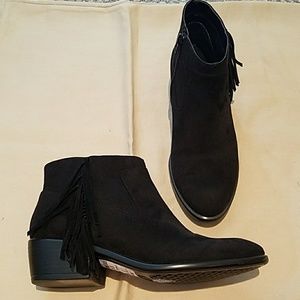 Gently worn Aerosoles black booties