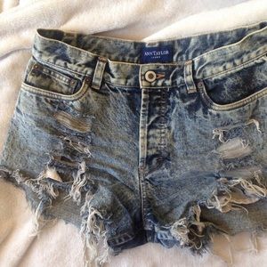 High-waisted Acid Wash Shorts!