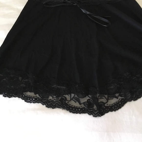 Zio small black lacy halter top 👚 - Picture 3 of 4