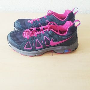 NEW Nike trail shoes