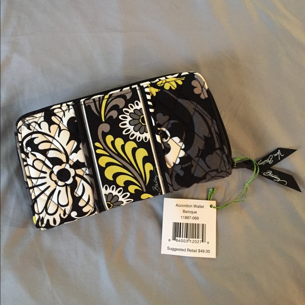 Vera Bradley accordion Wallet