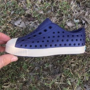 Toddler boy Natives Navy & white, size 7