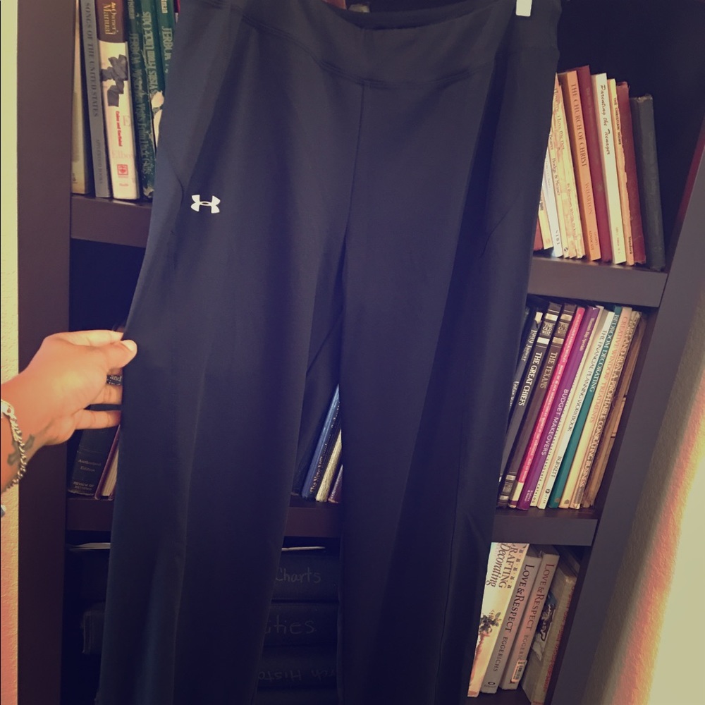 Loose Under armor jogging pants