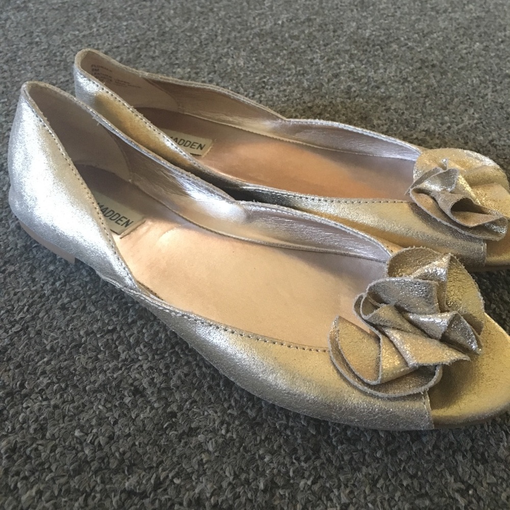 Steve Madden gold flats with bow