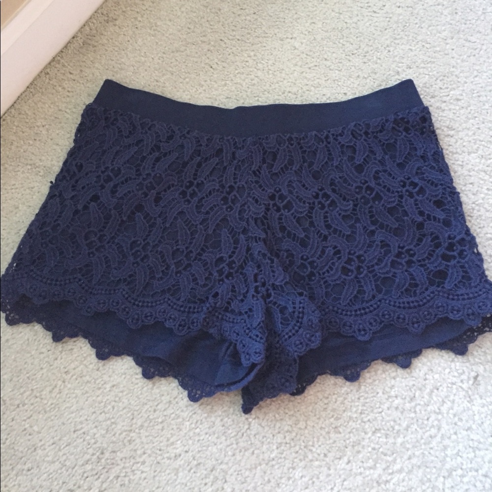 Lilly Pulitzer navy lace shorts