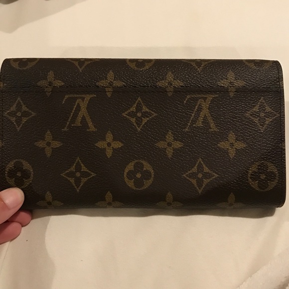 LOUIS Vuitton Sarah Wallet - Picture 4 of 6