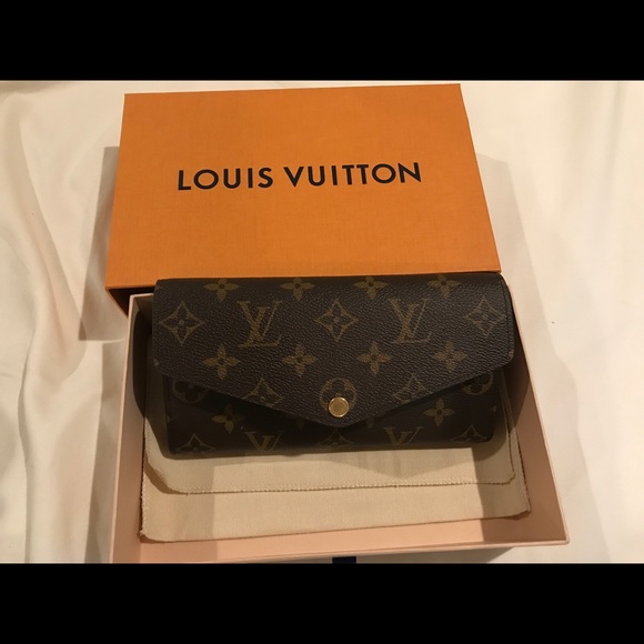 LOUIS Vuitton Sarah Wallet - Picture 6 of 6