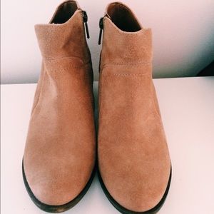 Never Worn- Lucky Brand brown suede booties