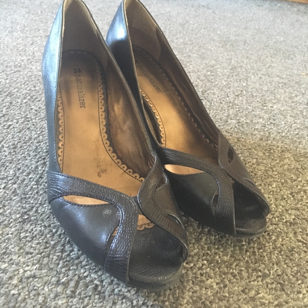 Naturalized Black heels