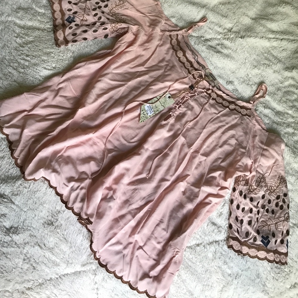 BNWT Gimmicks top sz L