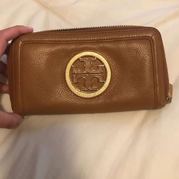 Tory Burch Handbags - Authentic Tory burch wallet