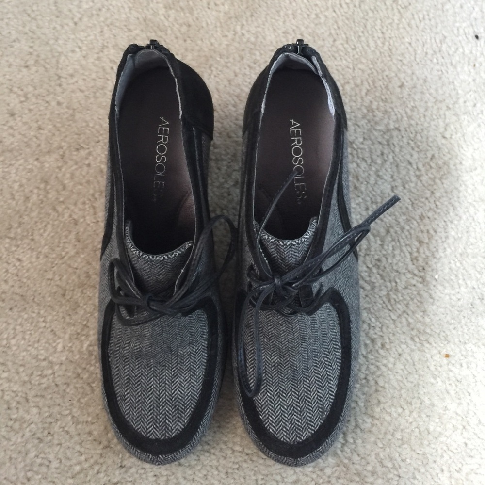 Aerosoles Gray Shoe with Zipper on back -Size 8M