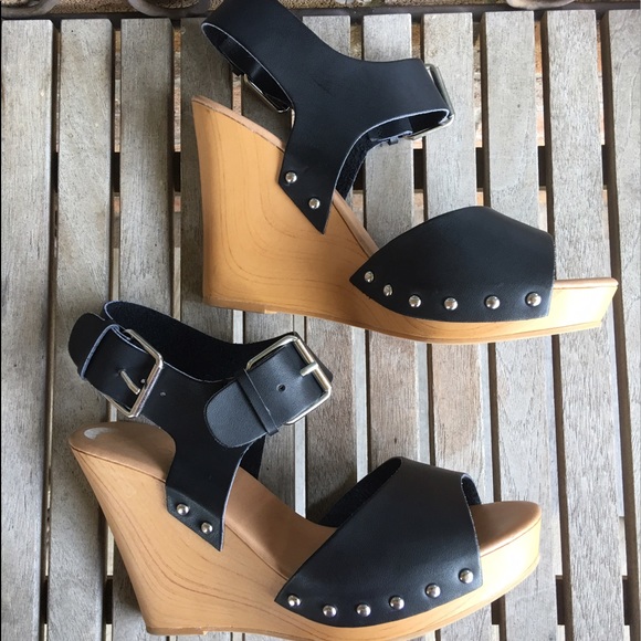 Matisse Shoes - 💥FINAL💥Coconuts by Matisse Black Peace Wedges