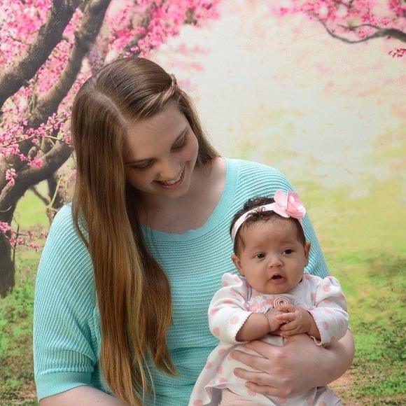 Meet your Posher, Cassandra - Picture 1 of 1