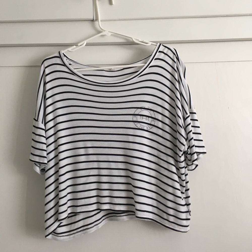 vans cropped tee shirt
