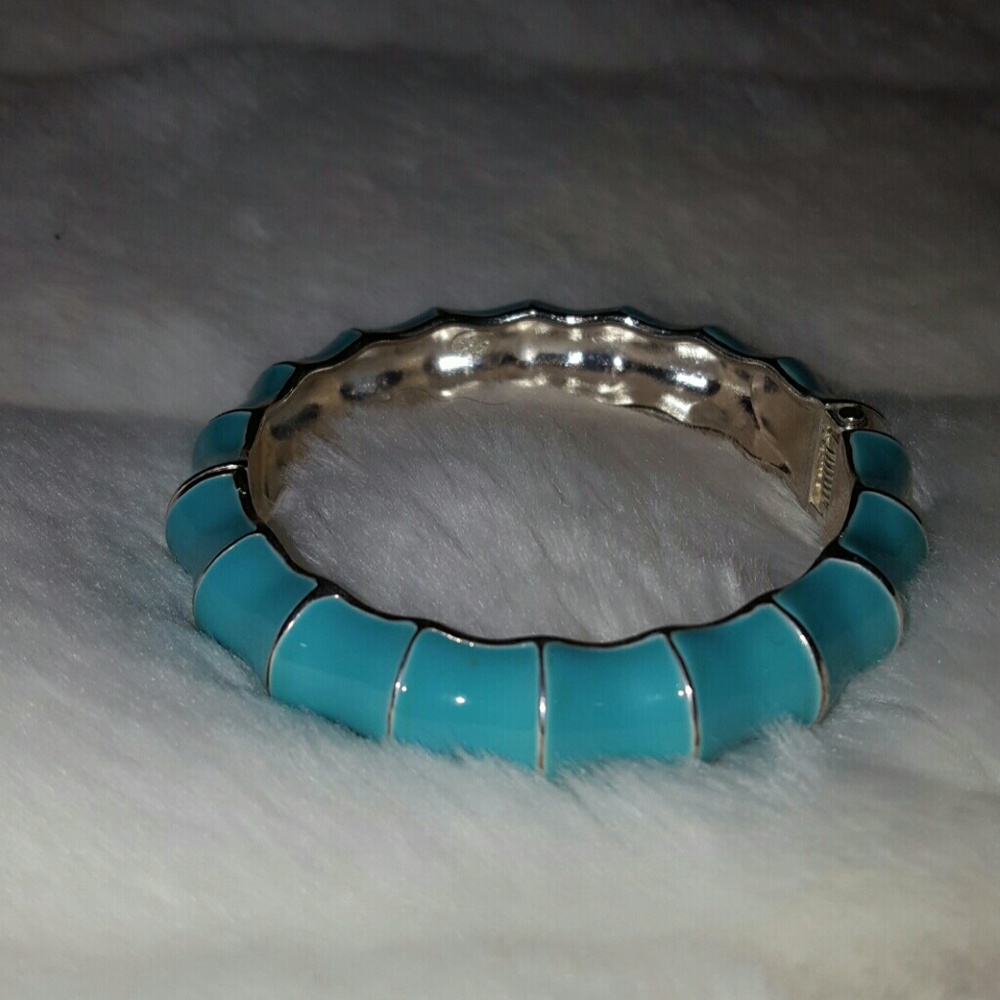 Premier Designs Wavy bracelet.