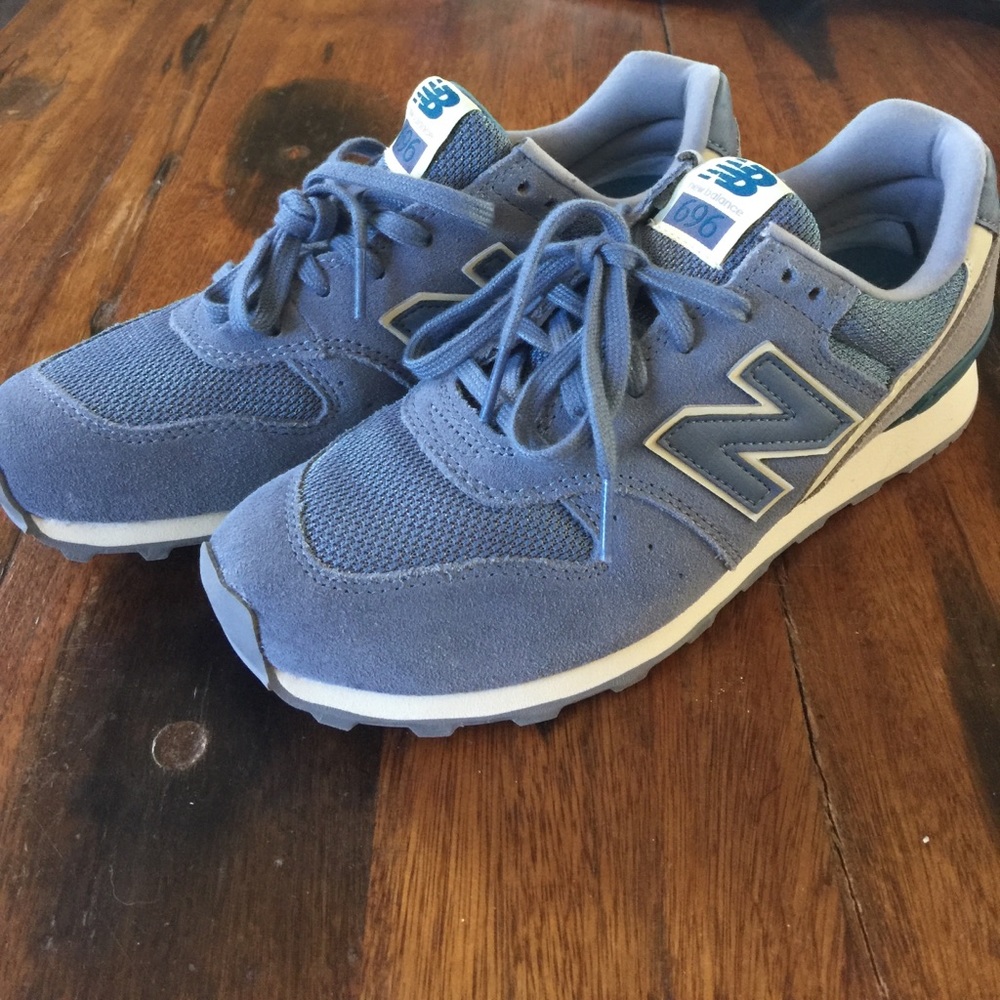 New Balance tennis shoes