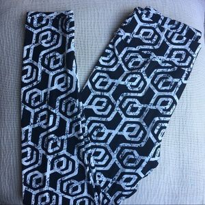 Lularoe black and white leggings OS NBW