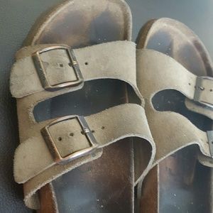 Women size 6 Betula sandles